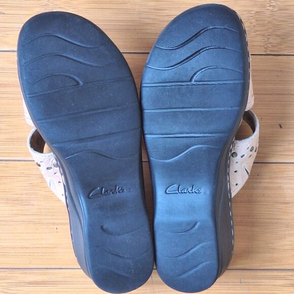 Clarks Lexi Laurel women’s 7M Tan Slide Comfort Sandal Studded Laser Cut Leather - Picture 7 of 15